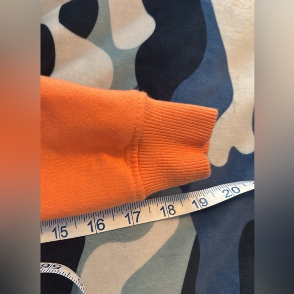 The North Face Women’s Cropped Sweatshirt - Picture 4 of 5